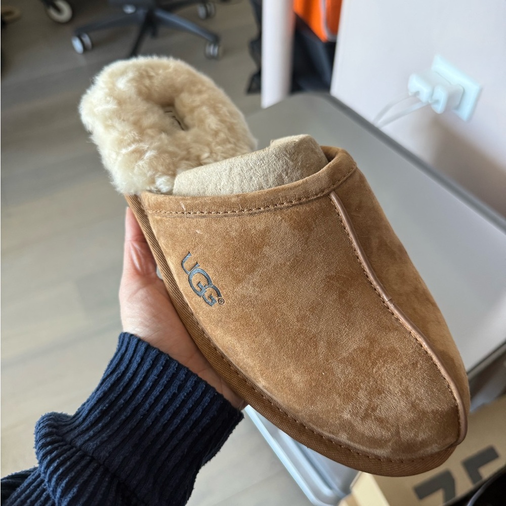 UGG Men’s Scuff Slipper Sz 10 in Chestnut